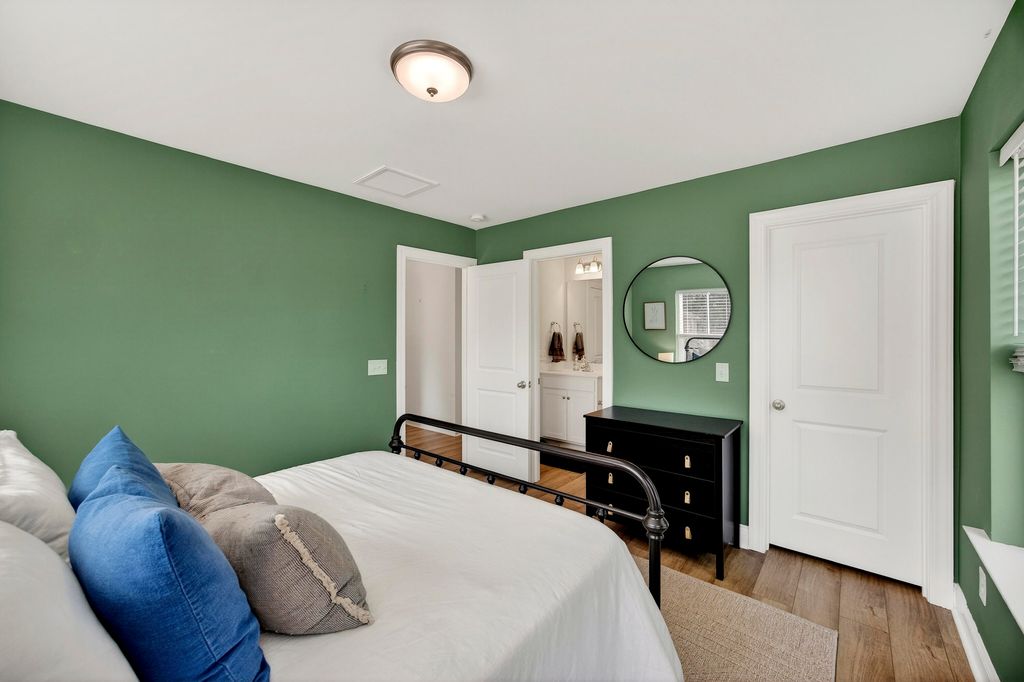 Image 8 of property listing at 1243 Tice Lane, North Charleston, SC 29405