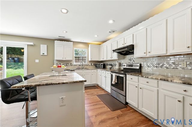 13525 Thornsett Ln, Chester, VA 23831