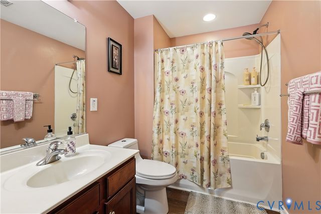 13525 Thornsett Ln, Chester, VA 23831