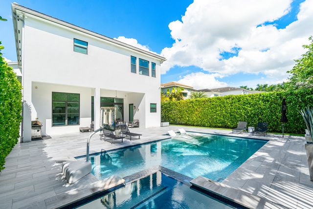 9006 Dulcetto Court, Boca Raton, FL 33496