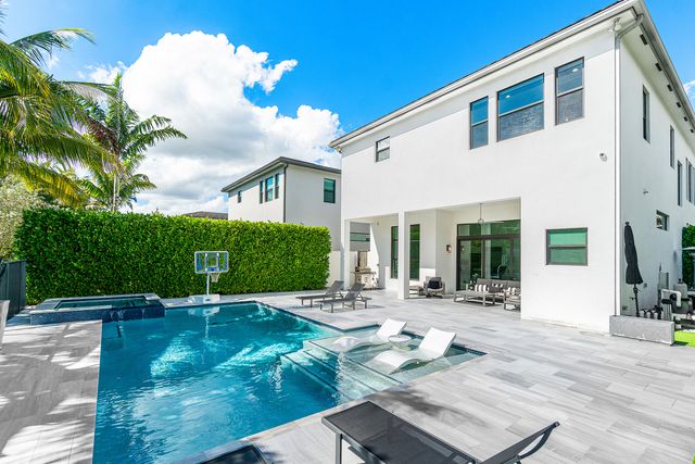 9006 Dulcetto Court, Boca Raton, FL 33496
