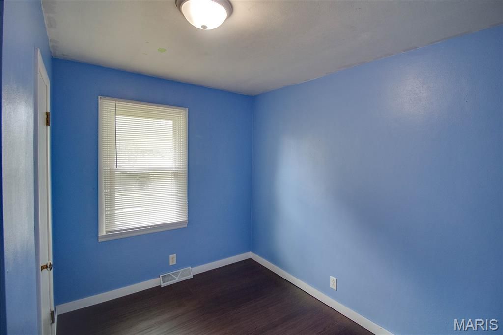 Image 14 of property listing at 393 W Oak Street, Palmyra, IL 62674