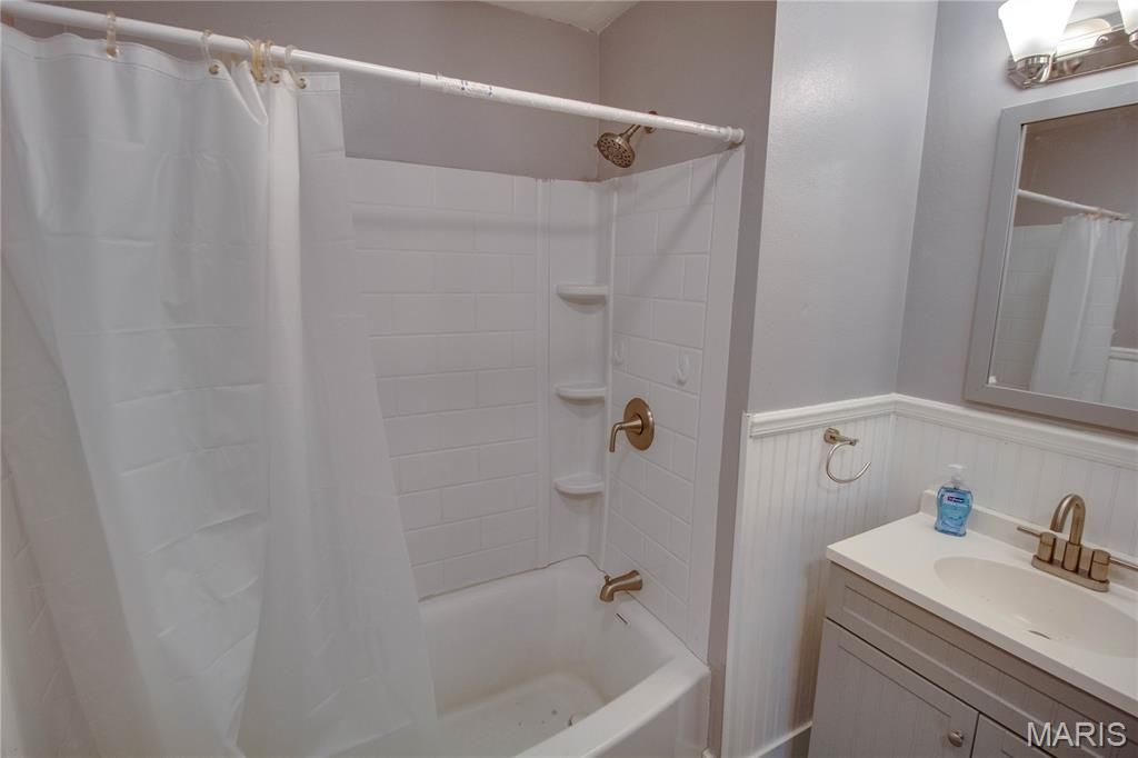 Image 19 of property listing at 393 W Oak Street, Palmyra, IL 62674