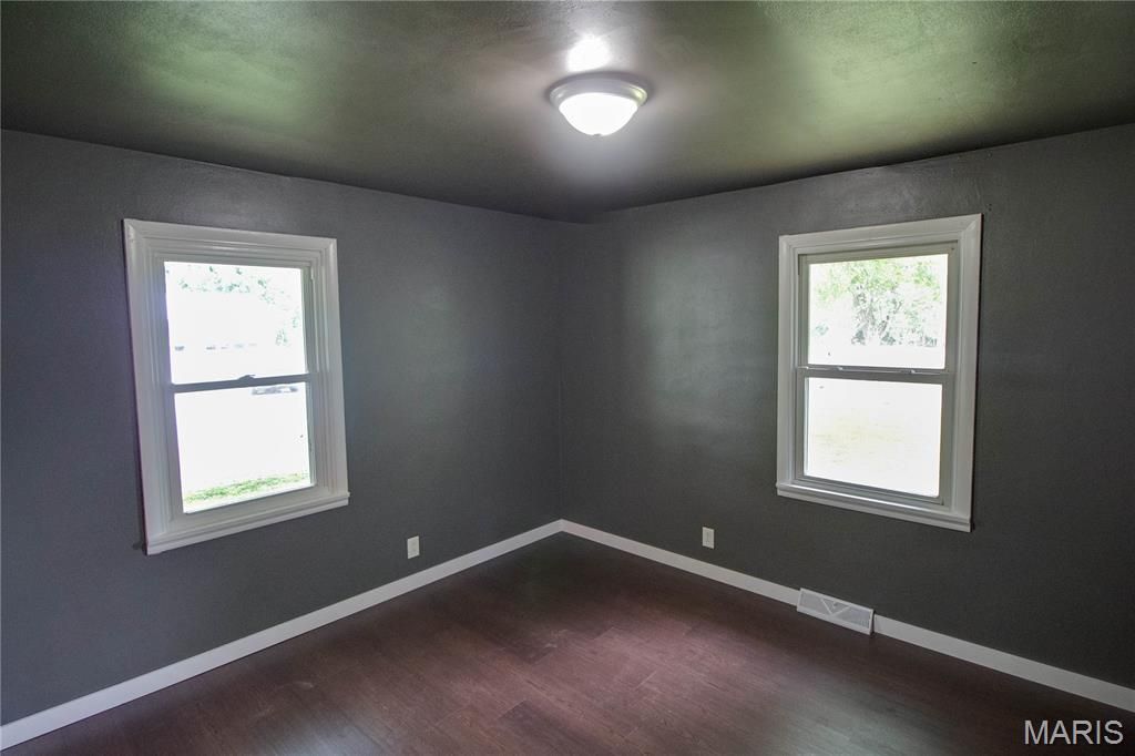 Image 20 of property listing at 393 W Oak Street, Palmyra, IL 62674