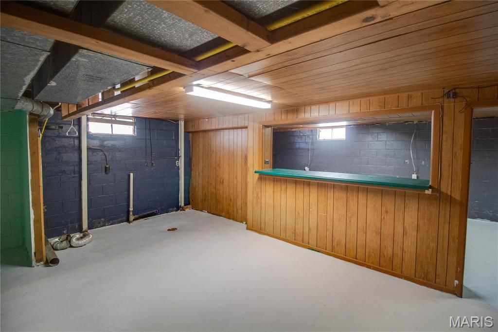 Image 29 of property listing at 393 W Oak Street, Palmyra, IL 62674