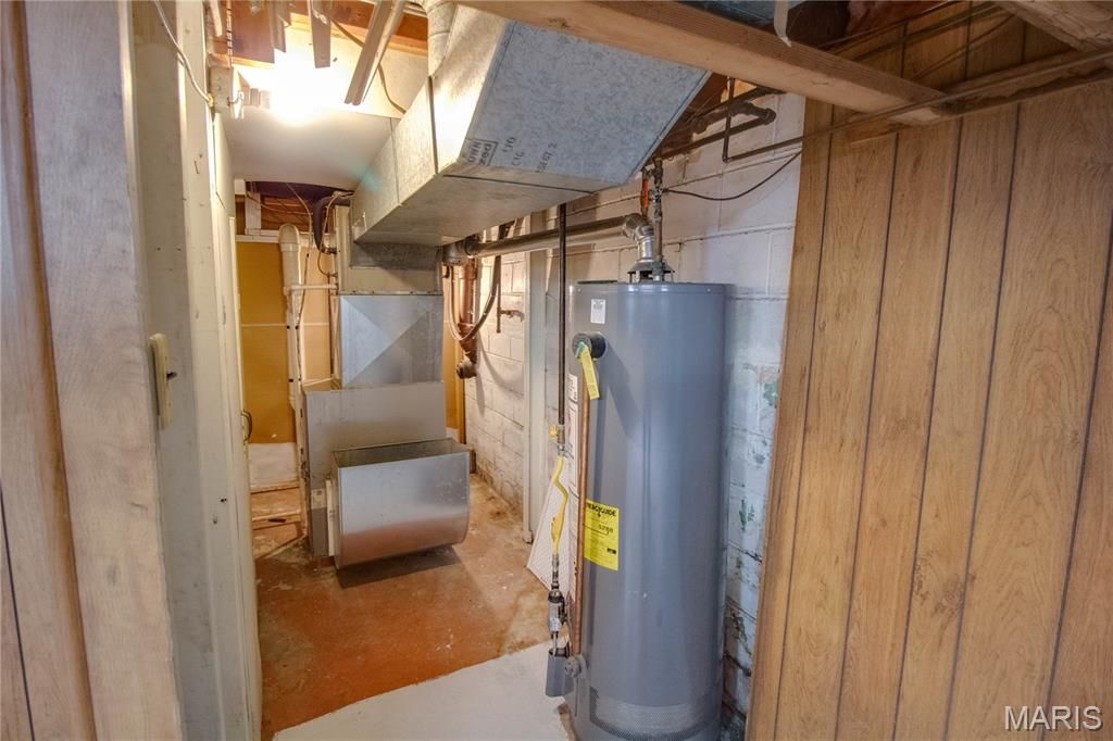 Image 30 of property listing at 393 W Oak Street, Palmyra, IL 62674