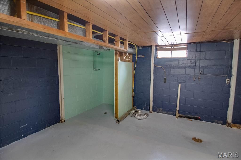 Image 31 of property listing at 393 W Oak Street, Palmyra, IL 62674