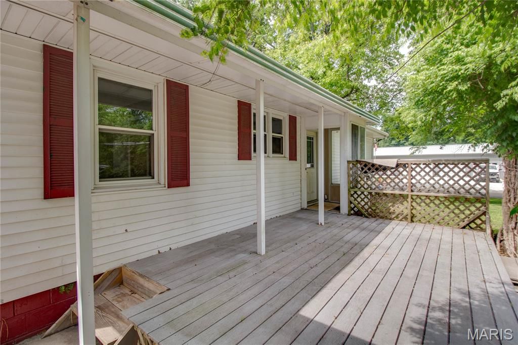Image 35 of property listing at 393 W Oak Street, Palmyra, IL 62674