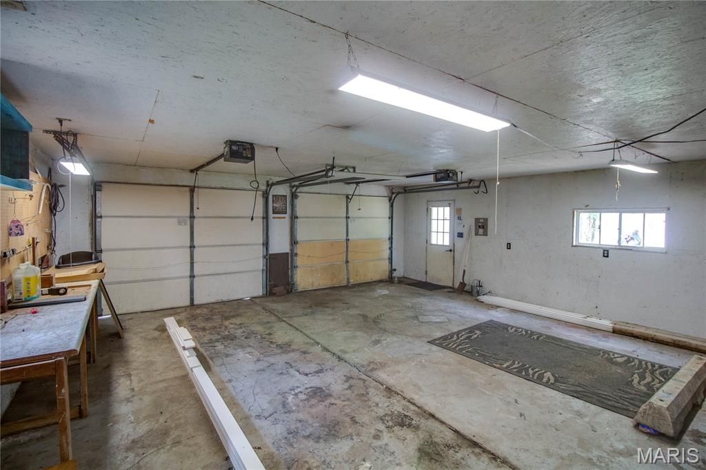Image 38 of property listing at 393 W Oak Street, Palmyra, IL 62674