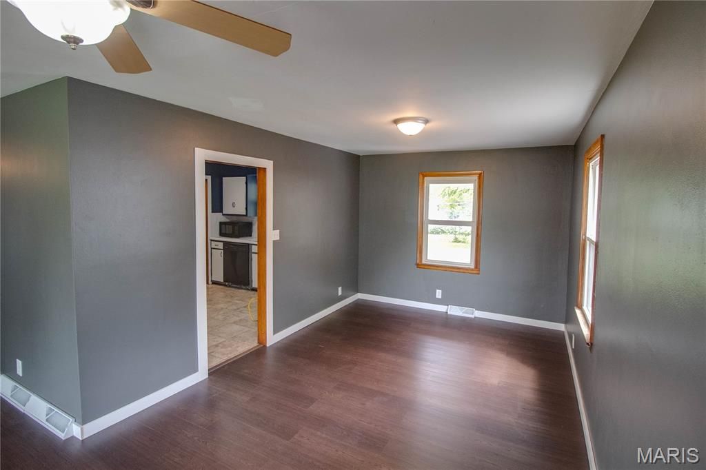 Image 8 of property listing at 393 W Oak Street, Palmyra, IL 62674