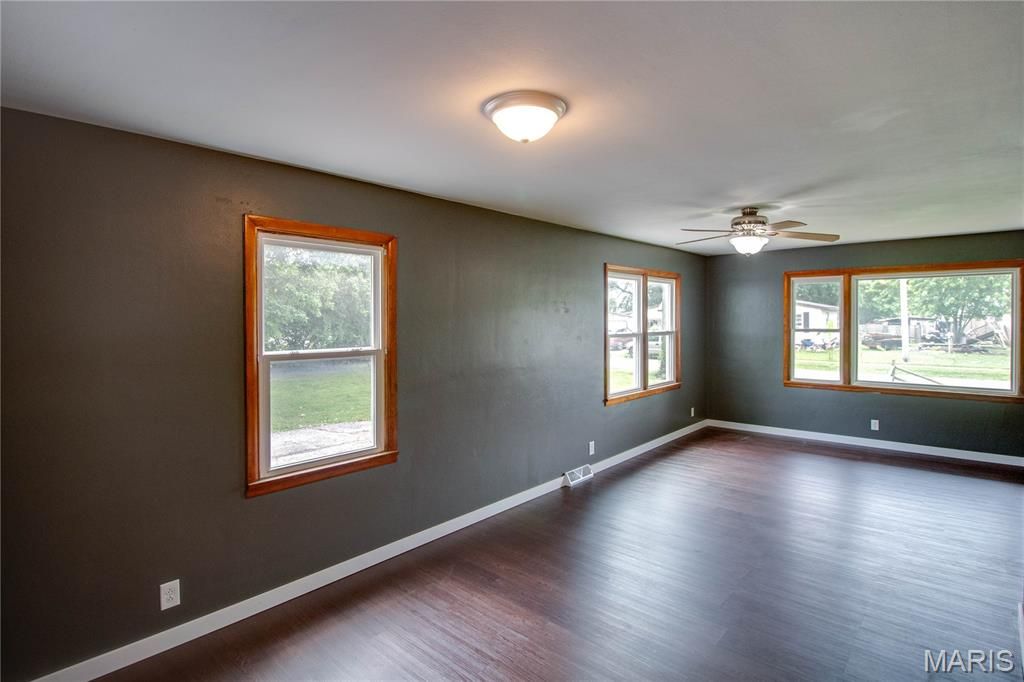 Image 9 of property listing at 393 W Oak Street, Palmyra, IL 62674