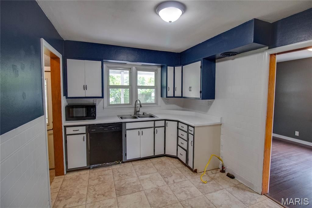 Image 10 of property listing at 393 W Oak Street, Palmyra, IL 62674
