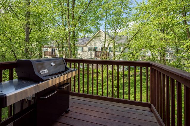 113 Meredith Lane 10-3, Streamwood, IL 60107