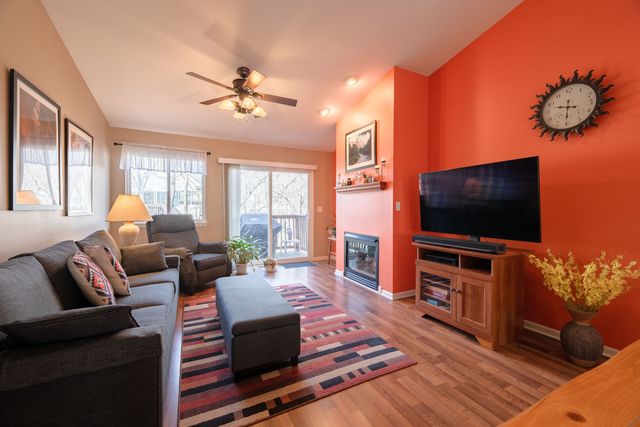 113 Meredith Lane 10-3, Streamwood, IL 60107