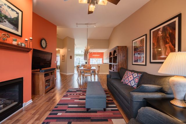 113 Meredith Lane 10-3, Streamwood, IL 60107