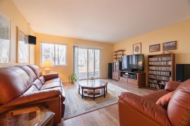 113 Meredith Lane 10-3, Streamwood, IL 60107