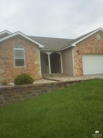 324 Highland Ridge Drive, Manhattan, KS 66503