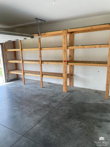 324 Highland Ridge Drive, Manhattan, KS 66503