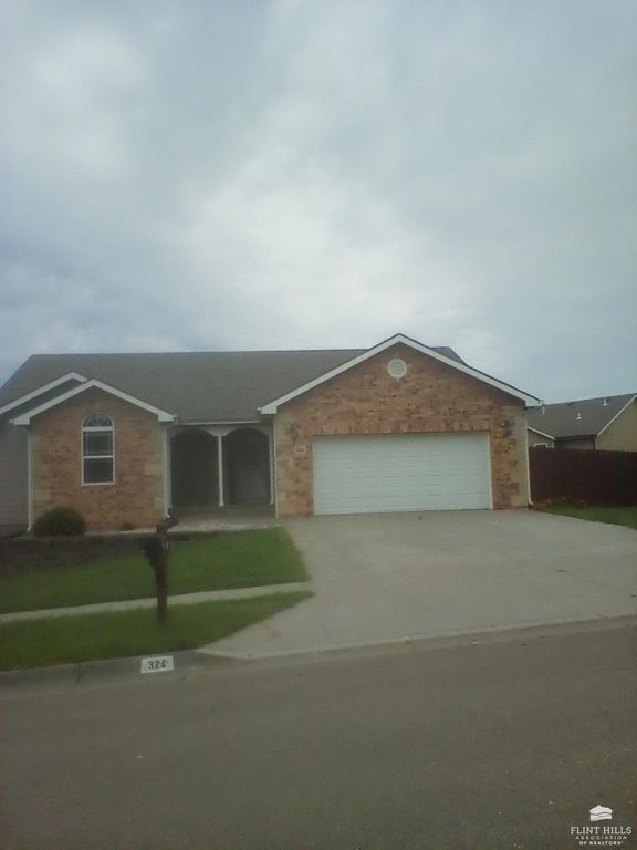 324 Highland Ridge Drive, Manhattan, KS 66503