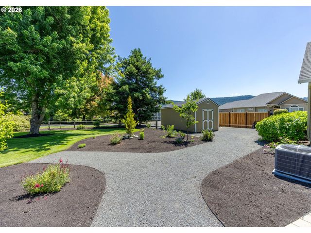 6718 JACOB Ln, Springfield, OR 97478