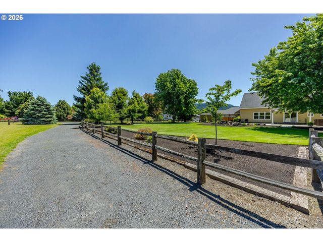 6718 JACOB Ln, Springfield, OR 97478