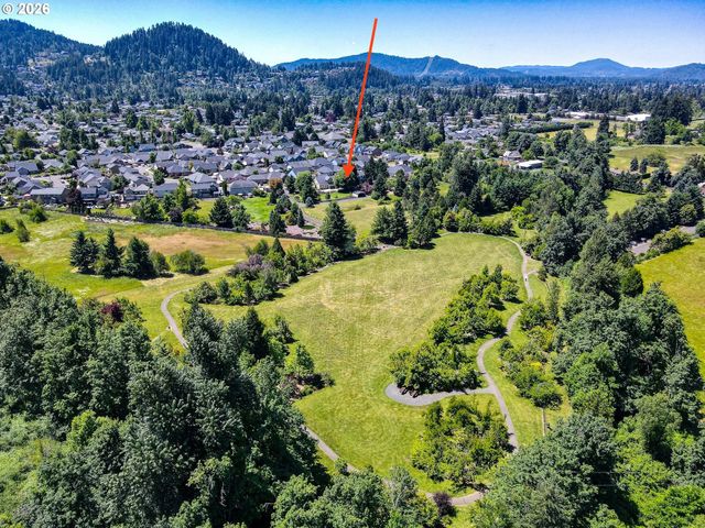 6718 JACOB Ln, Springfield, OR 97478