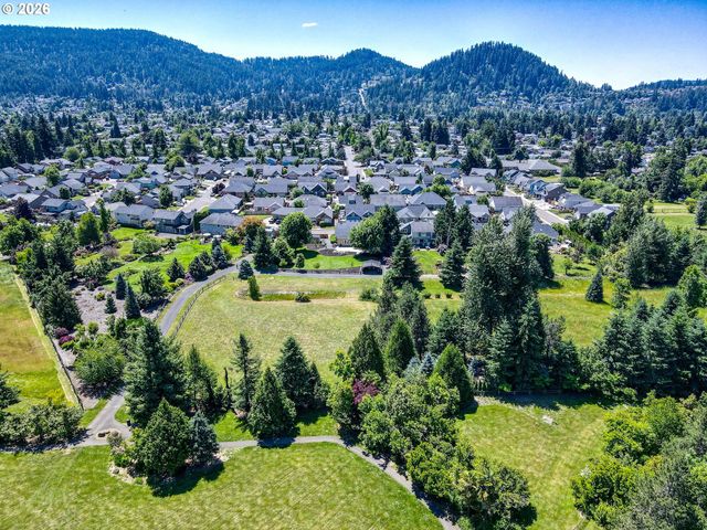 6718 JACOB Ln, Springfield, OR 97478
