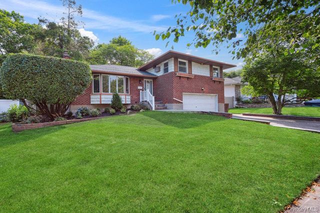 72 Winthrop Road, Plainview, NY 11803