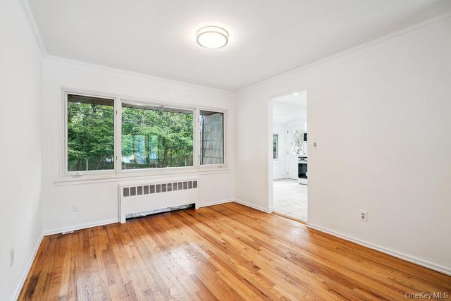 72 Winthrop Road, Plainview, NY 11803