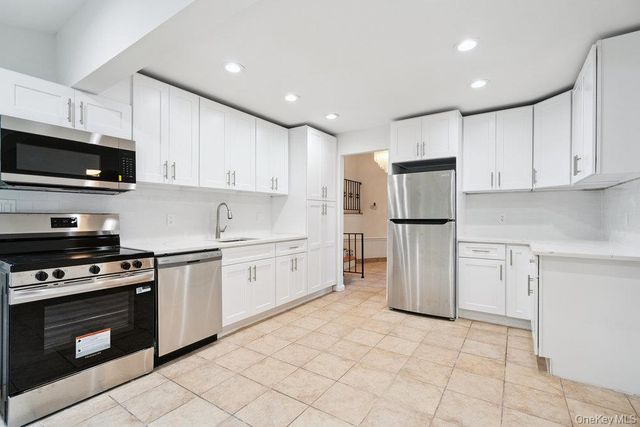 72 Winthrop Road, Plainview, NY 11803