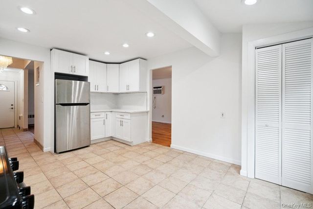 72 Winthrop Road, Plainview, NY 11803