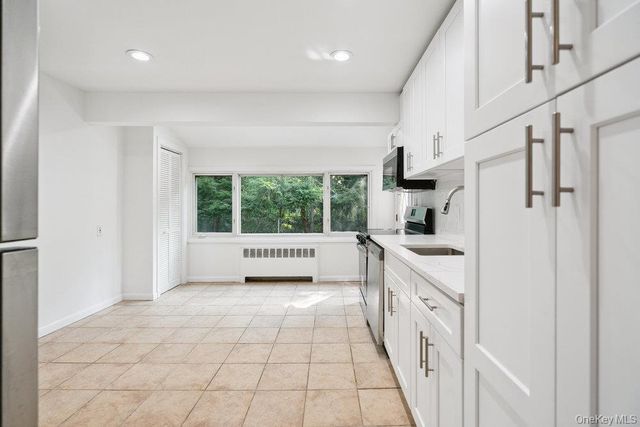 72 Winthrop Road, Plainview, NY 11803