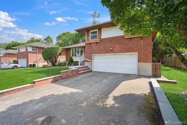 72 Winthrop Road, Plainview, NY 11803