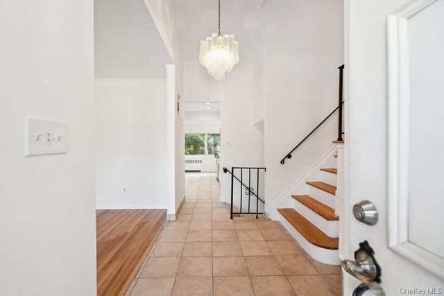 72 Winthrop Road, Plainview, NY 11803