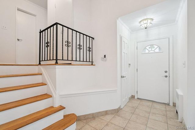 72 Winthrop Road, Plainview, NY 11803