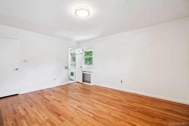 72 Winthrop Road, Plainview, NY 11803