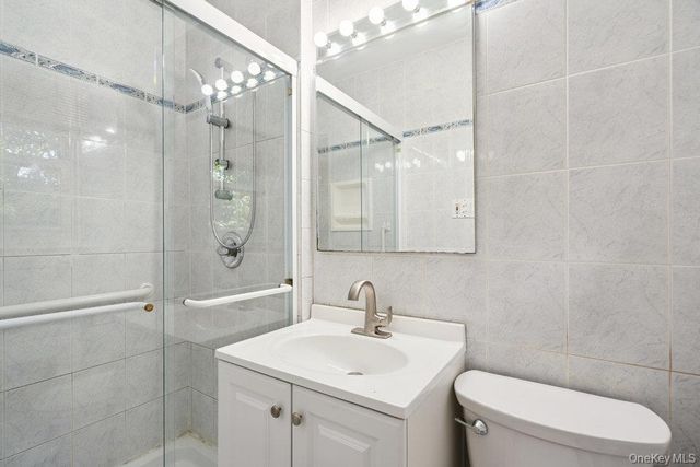 72 Winthrop Road, Plainview, NY 11803