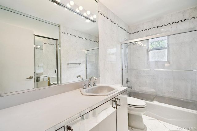 72 Winthrop Road, Plainview, NY 11803