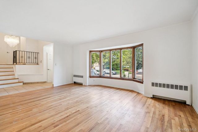 72 Winthrop Road, Plainview, NY 11803