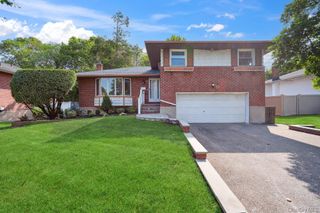 72 Winthrop Road, Plainview, NY 11803