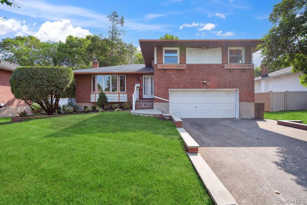 72 Winthrop Road, Plainview, NY 11803