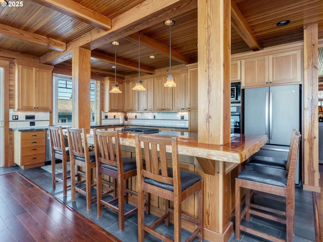 6937 Nw LOGAN Rd, Lincoln City, OR 97367