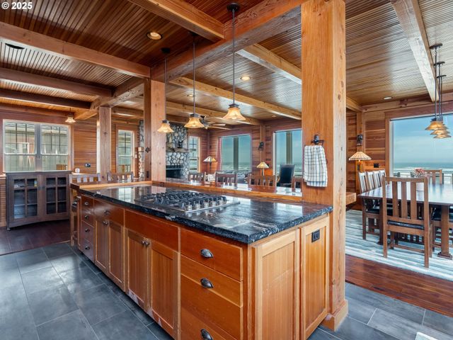 6937 Nw LOGAN Rd, Lincoln City, OR 97367