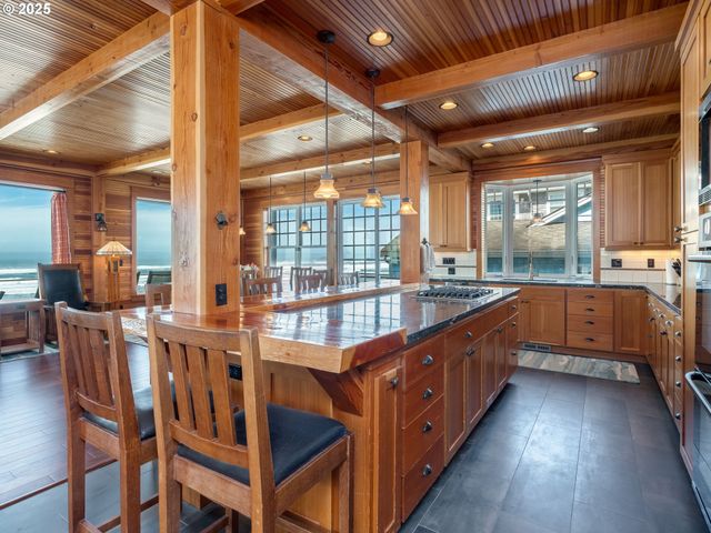 6937 Nw LOGAN Rd, Lincoln City, OR 97367