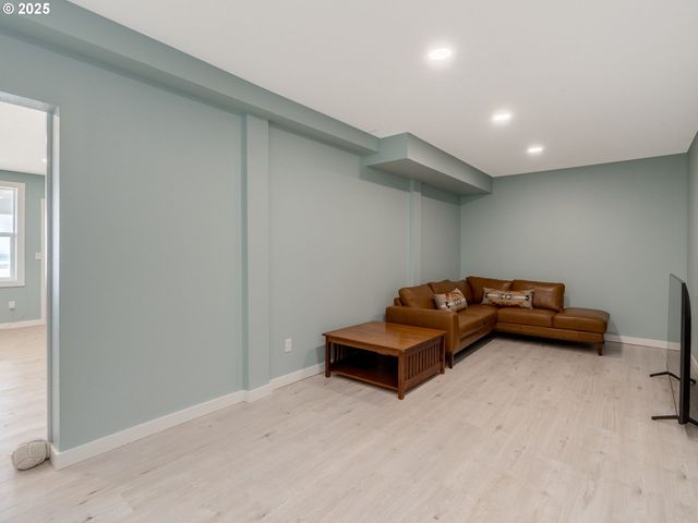 6937 Nw LOGAN Rd, Lincoln City, OR 97367