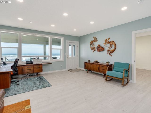 6937 Nw LOGAN Rd, Lincoln City, OR 97367