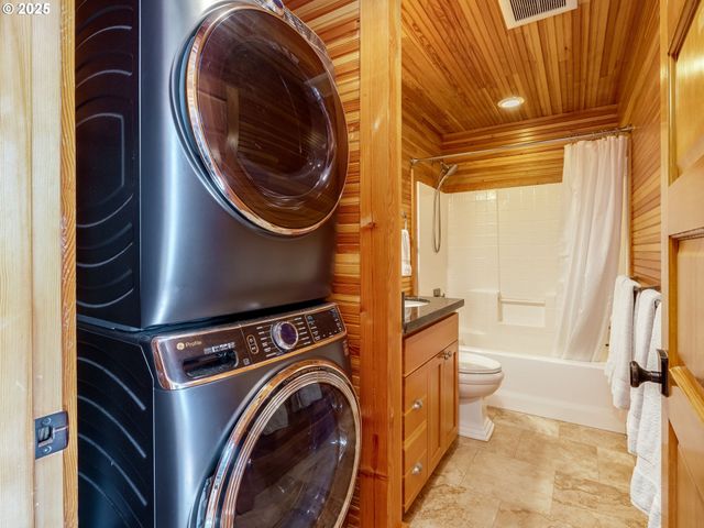 6937 Nw LOGAN Rd, Lincoln City, OR 97367