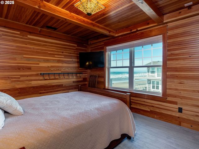 6937 Nw LOGAN Rd, Lincoln City, OR 97367