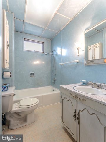 1242 FERRY ST, Easton, PA 18042