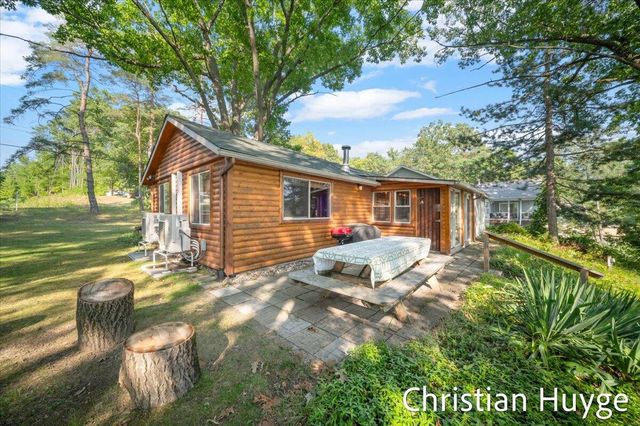 8818 E 128th Street, Sand Lake, MI 49343